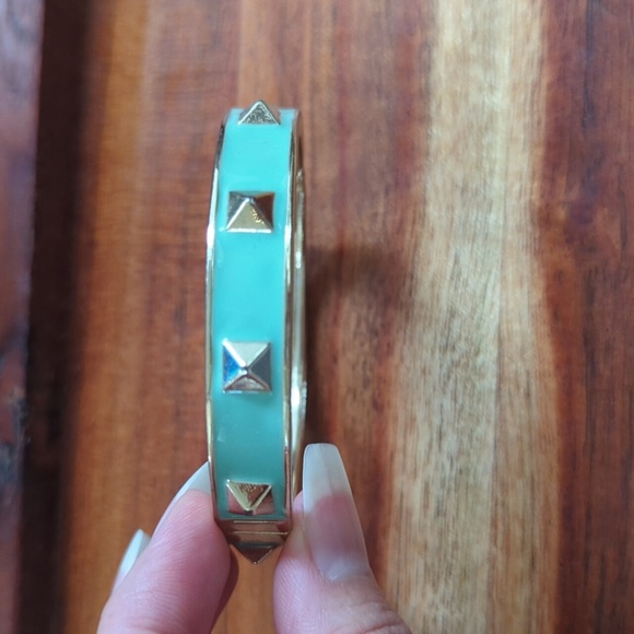💚 Mint Green and Gold-tone Bangle - Picture 1 of 4